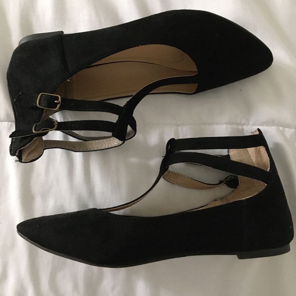 Black pointed toe ballet slippers